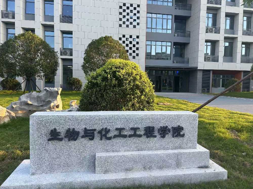 双鸭山市扬州职业大学体育场高杆灯项目