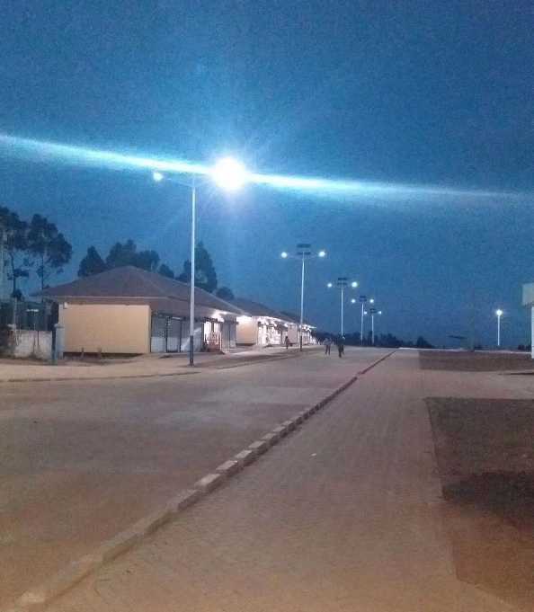 双鸭山市非洲科特迪瓦太阳能路灯工程